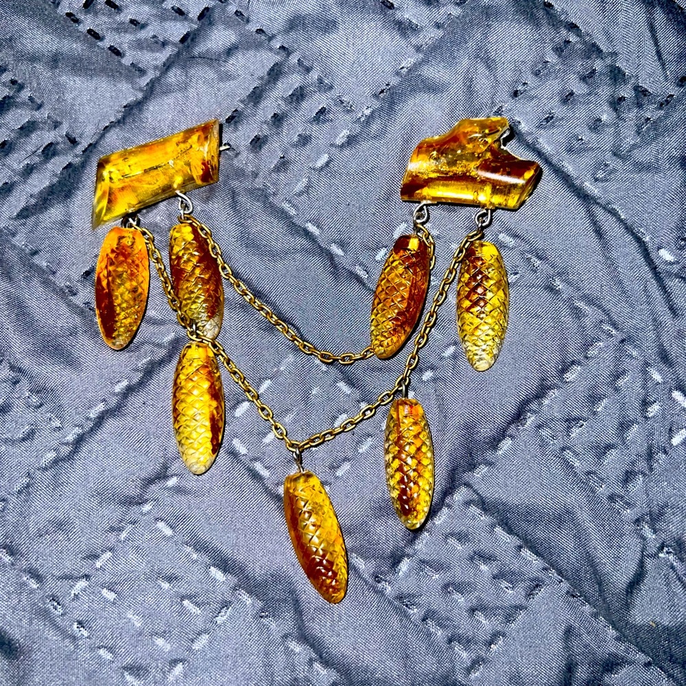 Vintage 1950’s sweater clip!